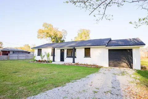 4732 Pine Ln, Pace, FL 32571