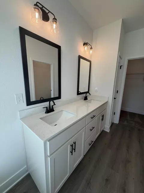 Bath - 2422 Aleia Ln, Crestview, FL 32536 photo 4 of 5