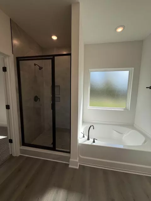 Bath - 2422 Aleia Ln, Crestview, FL 32536 photo 2 of 5