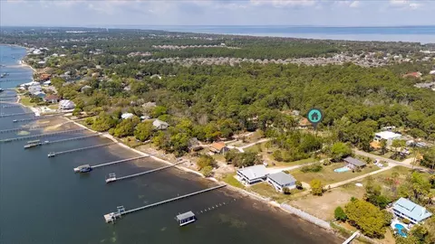 99-100 Soundside Dr, Gulf Breeze, FL 32563