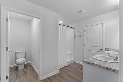 Bath - 3565 Sugar Maple Ln, Crestview, FL 32539 photo 2 of 3