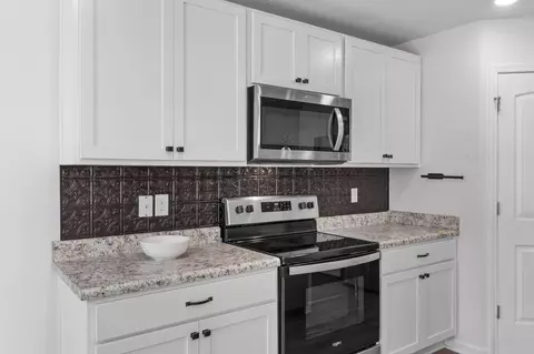Kitchen - 3565 Sugar Maple Ln, Crestview, FL 32539 photo 2 of 2