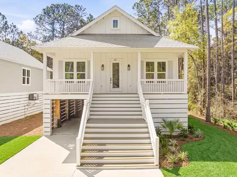 132 S 4th St, Santa Rosa Beach, FL 32459