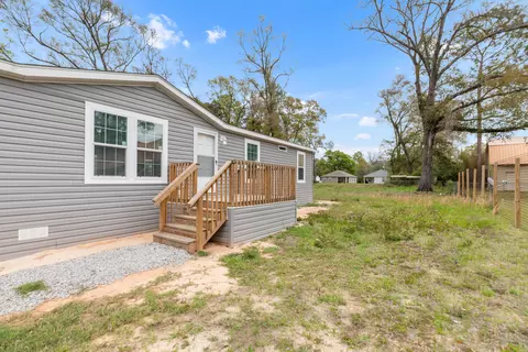 910 N Lloyd St, Crestview, FL 32536 photo 2