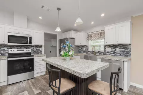 910 N Lloyd St, Crestview, FL 32536