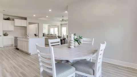 Dining - 5567 Briset St, Milton, FL 32583 photo 4 of 8