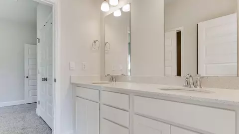 Bath - 5567 Briset St, Milton, FL 32583 photo 4 of 4