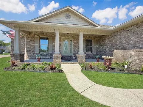 8296 Randall Dr, Navarre, FL 32566