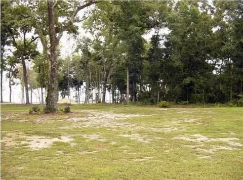 125 Sycamore Dr, Freeport, FL 32439 photo 2