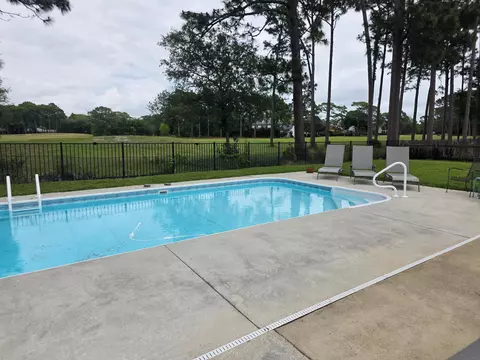 19 Lake Lorraine Cir, Shalimar, FL 32579