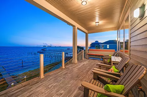 8944 Windgate Cir, Navarre, FL 32566