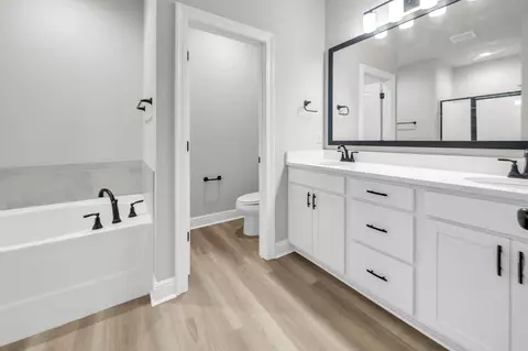 Bath - 4603 Jayhawk Dr, Crestview, FL 32539 photo 1 of 4