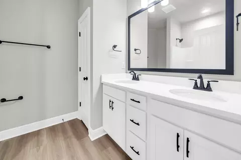 Bath - 4603 Jayhawk Dr, Crestview, FL 32539 photo 3 of 4