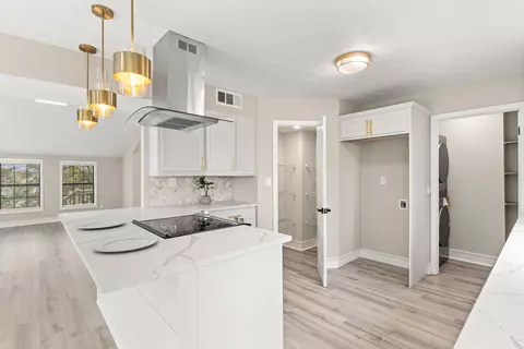 Kitchen - 301 Summit Dr, Destin, FL 32541 photo 4 of 4