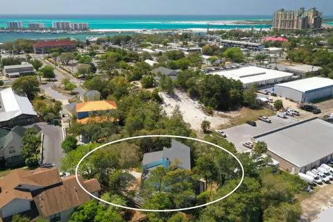 View/Area - 301 Summit Dr, Destin, FL 32541 photo 4 of 12