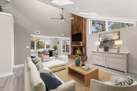 Living - 301 Summit Dr, Destin, FL 32541 photo 2 of 5
