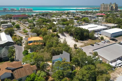 View/Area - 301 Summit Dr, Destin, FL 32541 photo 5 of 12