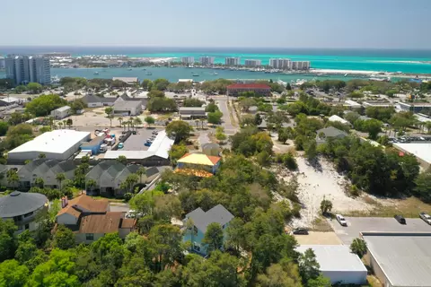 View/Area - 301 Summit Dr, Destin, FL 32541 photo 8 of 12