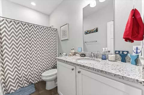 Bath - 2455 Dakota Way, Crestview, FL 32536 photo 2 of 3