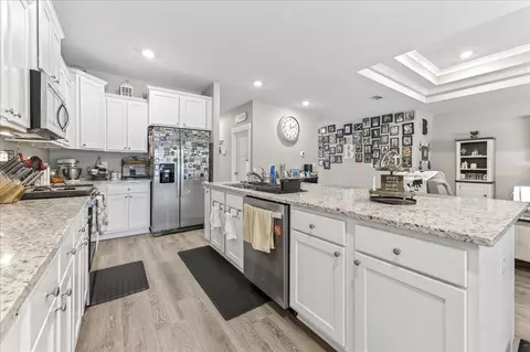 Kitchen - 2455 Dakota Way, Crestview, FL 32536 photo 5 of 5