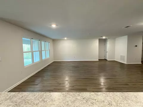 Living - 3545 Sugar Maple Ln, Crestview, FL 32539 photo 3 of 4
