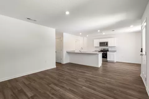 Living - 179 Mcarthur St, Crestview, FL 32539 photo 1 of 2