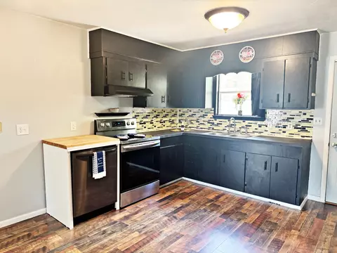 Kitchen - 3183 Audrey Dr, Crestview, FL 32539 photo 2 of 2