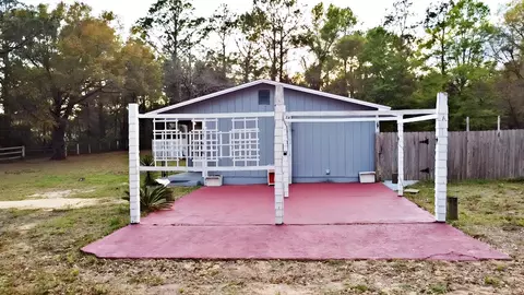 Exterior - 3183 Audrey Dr, Crestview, FL 32539 photo 3 of 4