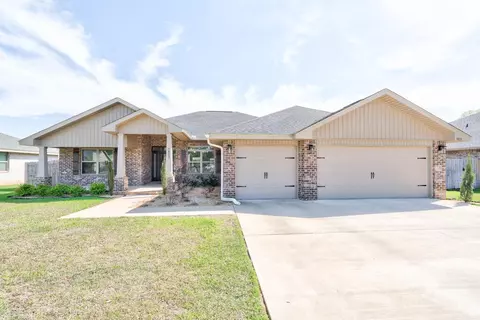 5823 Crestlake Dr, Crestview, FL 32536