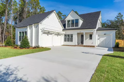 453 Shimmer Cir, Freeport, FL 32439
