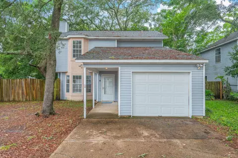 2 Forest Breeze Ct, Fort Walton Beach, FL 32547