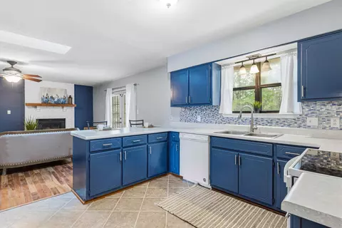 Kitchen - 206 Feldon Dr, Crestview, FL 32536 photo 3 of 5