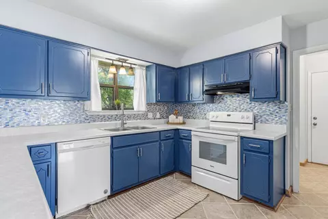 Kitchen - 206 Feldon Dr, Crestview, FL 32536 photo 2 of 5