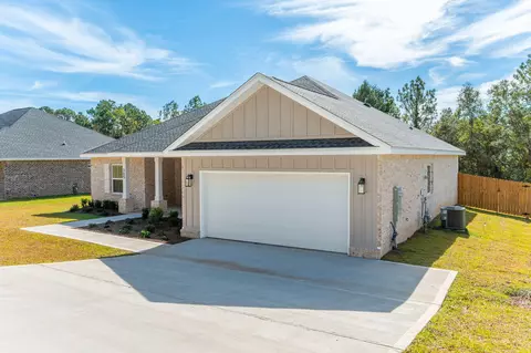 Exterior - 305 Shoal River Dr, Crestview, FL 32539 photo 3 of 10