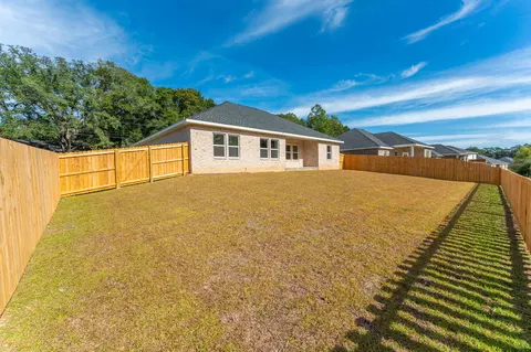 Exterior - 305 Shoal River Dr, Crestview, FL 32539 photo 7 of 10