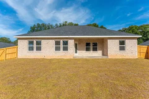 Exterior - 305 Shoal River Dr, Crestview, FL 32539 photo 6 of 10