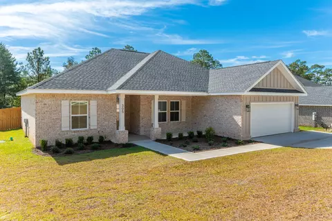 Exterior - 305 Shoal River Dr, Crestview, FL 32539 photo 4 of 10