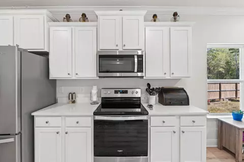 Kitchen - 44 Secluded Cir, Freeport, FL 32439 photo 2 of 4