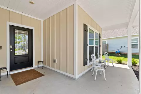 Exterior - 44 Secluded Cir, Freeport, FL 32439 photo 4 of 11