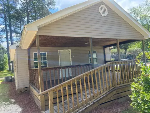 200 N Pleasant St, Geneva, AL 36340