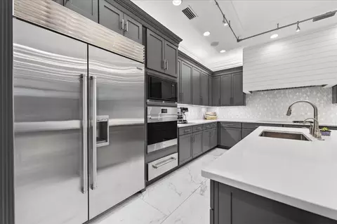 Kitchen - 3308 Broadview Cir, Crestview, FL 32539 photo 4 of 6
