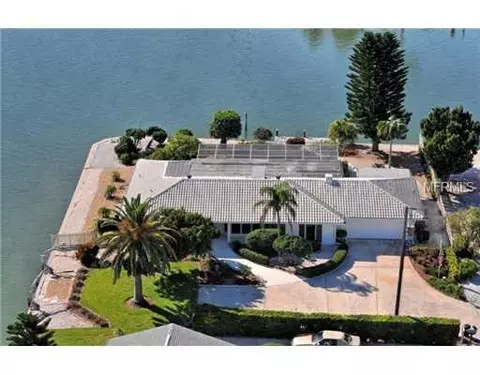 539 68th St, Holmes Beach, FL 34217 photo 1