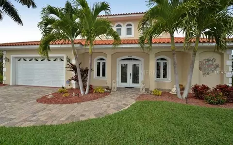 516 70th St, Holmes Beach, FL 34217 photo 1