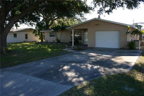 1303 Mango Ave, Venice, FL 34285 photo 1