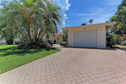 529 70th St, Holmes Beach, FL 34217 photo 1