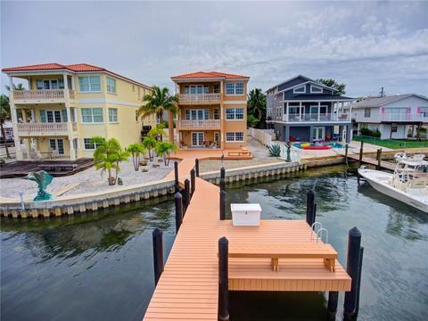 110 7th St S, Bradenton Beach, FL 34217 photo 1