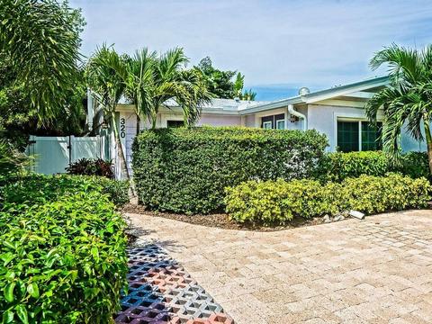 320 64th St, Holmes Beach, FL 34217 photo 1