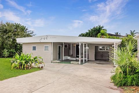 1808 E Beach Dr, Bradenton, FL 34207 photo 1