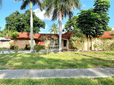 1104 Mallorca Dr, Bradenton, FL 34209 photo 1
