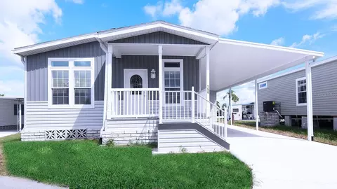 150 Maui Dr, Palmetto, FL 34221